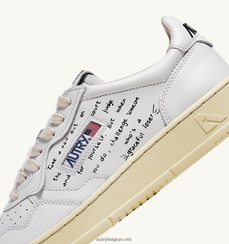 6ZFBPZ167 medaillewinnaar lage sneakers in wit leer met zwarte letters Autry vrouwen